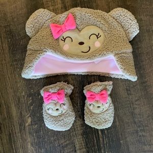 Carter’s infant mitten and hat set